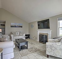 Updated Old Lyme Cottage - Steps from the Beach
