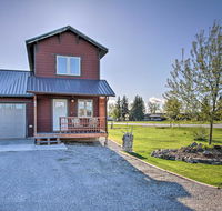 Updated Townhouse with Pergola Walk to Downtown