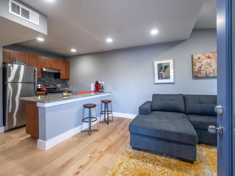 Verandas At Uptown - Click Find 1