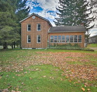 Vintage Farmhouse 2.4 Miles to Mount Pleasant Ski