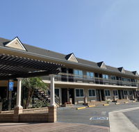 Walnut Inn and Suites