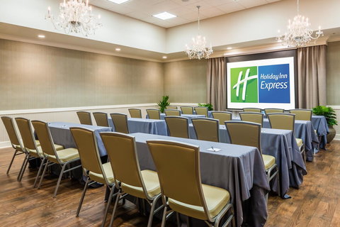 Holiday Inn Express Fairhope - Point Clear - Bet 4u 8