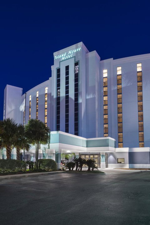 The Island House Hotel A Doubletree By Hilton - Bet 4u 1