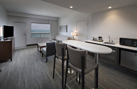 The Island House Hotel A Doubletree By Hilton - Bet 4u 5