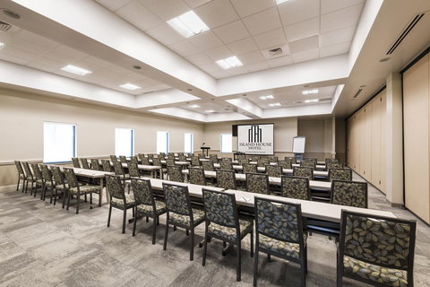 The Island House Hotel A Doubletree By Hilton - Bet 4u 26