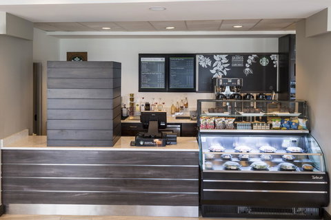 The Island House Hotel A Doubletree By Hilton - Bet 4u 24