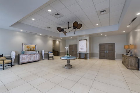 The Island House Hotel A Doubletree By Hilton - Bet 4u 17