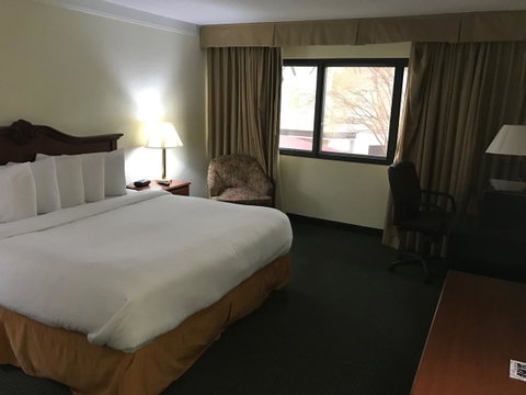 Ashbury Hotel & Suites - Mobile - Click Find 24
