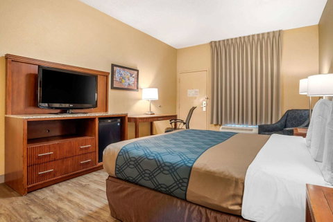 Econo Lodge Inn & Suites Foley - Click Find 41