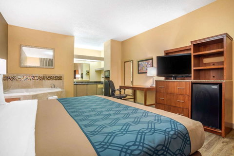 Econo Lodge Inn & Suites Foley - Click Find 18