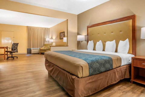 Econo Lodge Inn & Suites Foley - Click Find 13