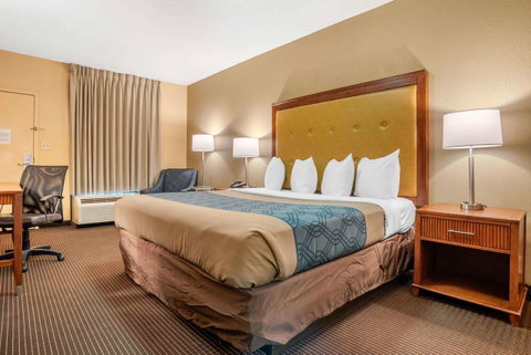 Econo Lodge Inn & Suites Foley - Click Find 2
