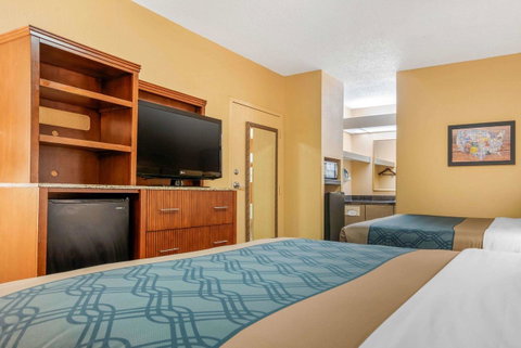 Econo Lodge Inn & Suites Foley - Click Find 8