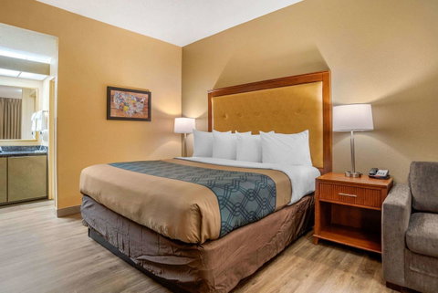 Econo Lodge Inn & Suites Foley - Click Find 27