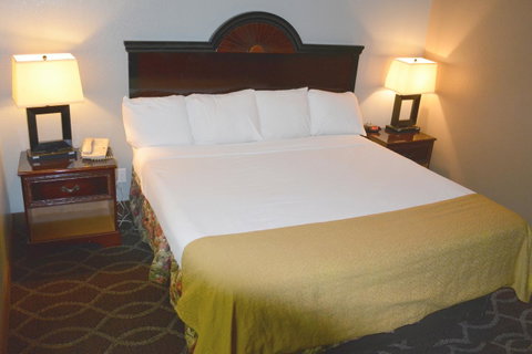 Baymont By Wyndham Mobile/Tillmans Corner - Click Find 24