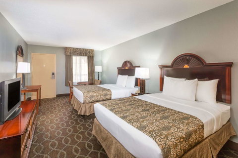 Baymont By Wyndham Mobile/Tillmans Corner - Click Find 1