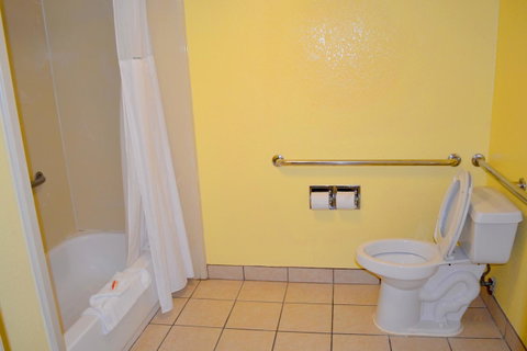Baymont By Wyndham Mobile/Tillmans Corner - Click Find 19