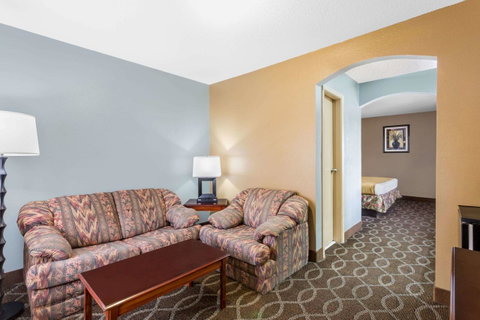 Baymont By Wyndham Mobile/Tillmans Corner - Click Find 42