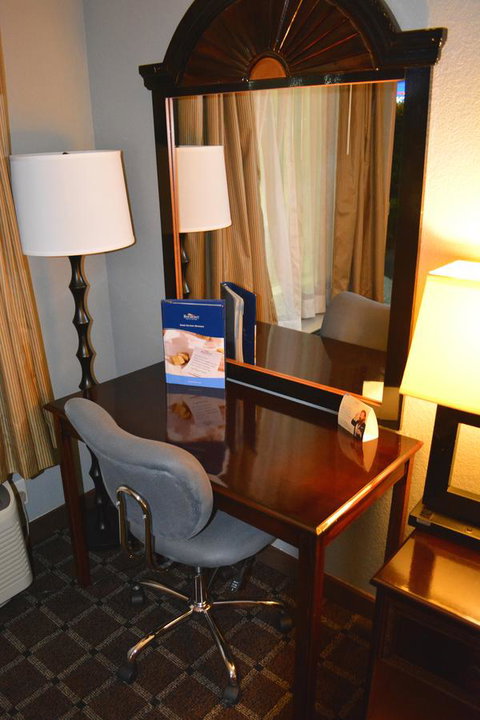 Baymont By Wyndham Mobile/Tillmans Corner - Click Find 17