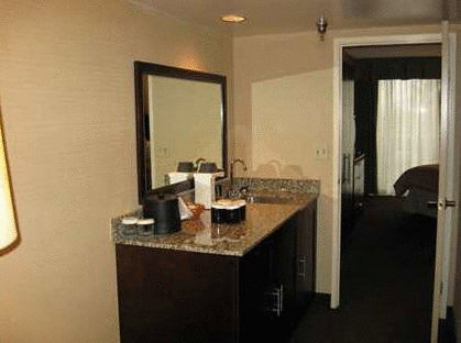 Embassy Suites Birmingham - Bet 4u 6