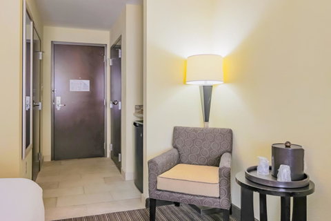 Holiday Inn Mobile Airport - Click Find 26