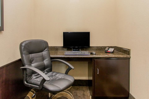 Holiday Inn Mobile Airport - Click Find 34