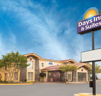 Days Inn  Suites by Wyndham Huntsville Spacecenter