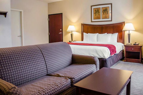 Comfort Suites North Mobile - Bet 4u 18