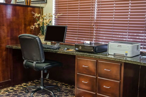 Comfort Suites North Mobile - Bet 4u 13