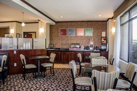 Comfort Suites North Mobile - Bet 4u 11