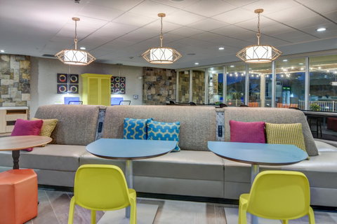 Home2 Suites By Hilton Foley - Click Find 29