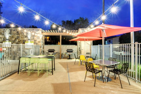 Home2 Suites By Hilton Foley - Click Find 15