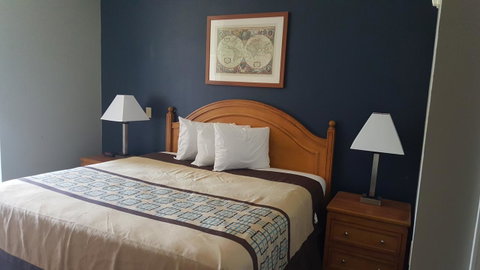 Days Inn & Suites By Wyndham Foley - Click Find 14