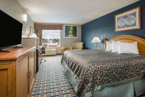 Days Inn & Suites By Wyndham Foley - Click Find 34