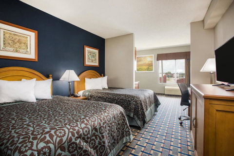 Days Inn & Suites By Wyndham Foley - Click Find 3