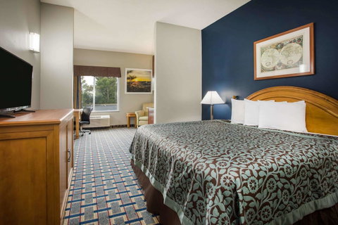 Days Inn & Suites By Wyndham Foley - Click Find 21