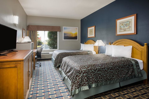 Days Inn & Suites By Wyndham Foley - Click Find 13