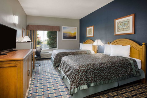 Days Inn & Suites By Wyndham Foley - Click Find 22