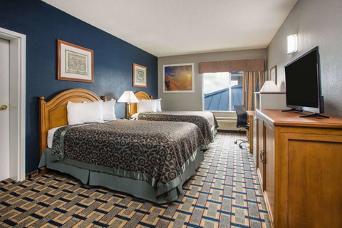 Days Inn & Suites By Wyndham Foley - Click Find 31