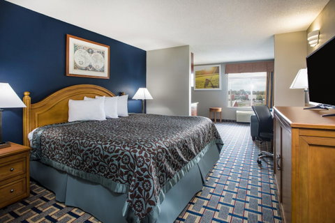 Days Inn & Suites By Wyndham Foley - Click Find 5