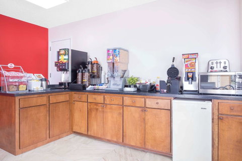 Super 8 By Wyndham Eufaula - Click Find 24