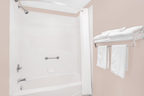 Super 8 By Wyndham Eufaula - Click Find 16