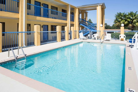 Days Inn By Wyndham Enterprise - Click Find 9