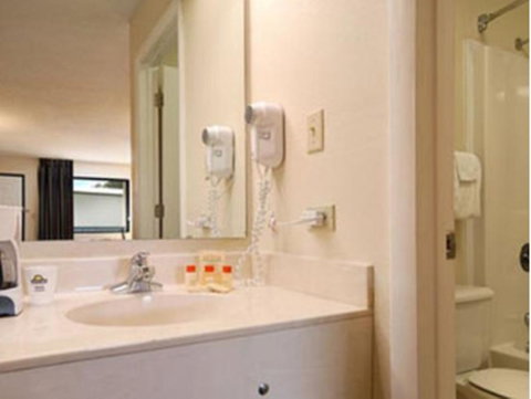 Days Inn By Wyndham Enterprise - Click Find 11