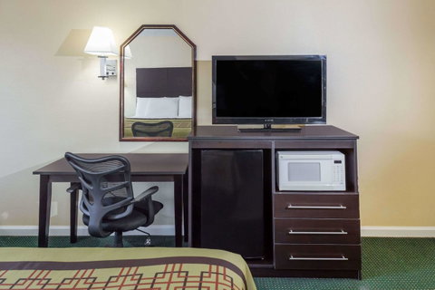 Days Inn By Wyndham Enterprise - Click Find 19