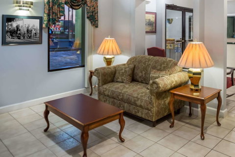 Days Inn By Wyndham Enterprise - Click Find 20