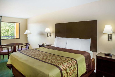 Days Inn By Wyndham Enterprise - Click Find 2