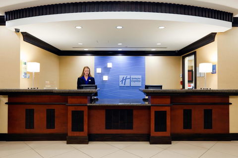 Holiday Inn Express Hotel & Suites Mobile Saraland - Bet 4u 5