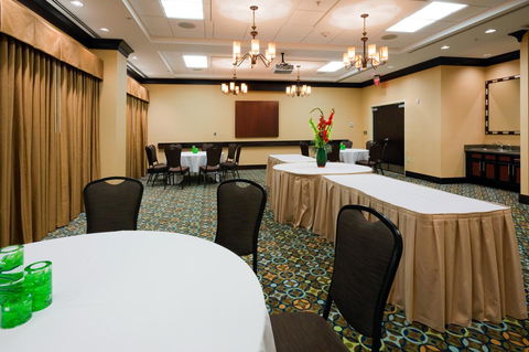 Holiday Inn Express Hotel & Suites Mobile Saraland - Bet 4u 13