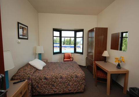 Sockeye Inn - Click Find 11